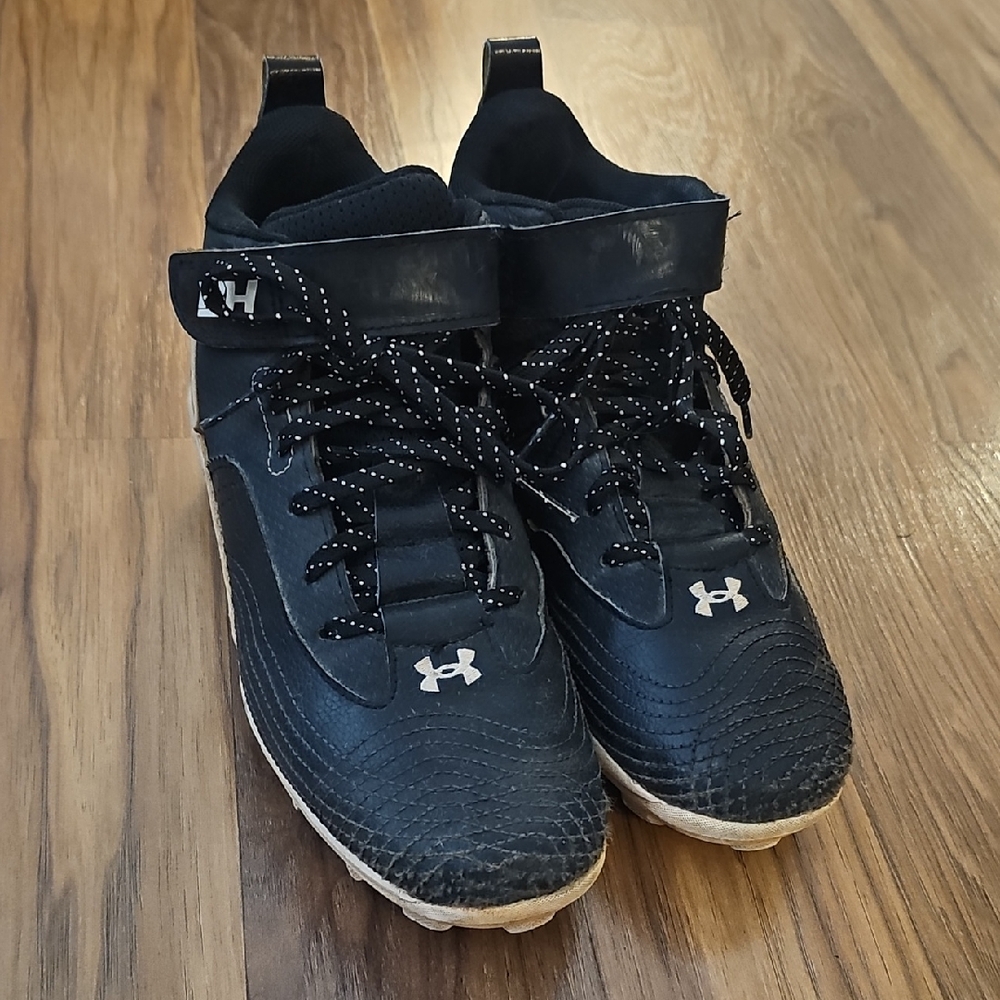 Under Armour Harper 7 Kids Black Baseball Cleats, Size 4.5Y